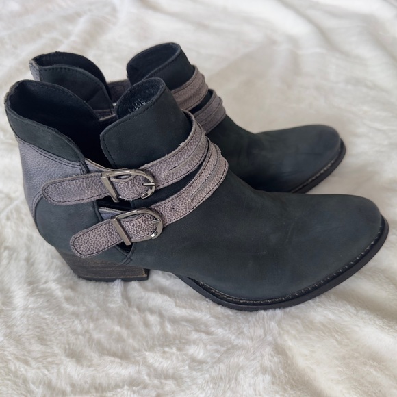 Rebel Calista Charcoal/Black Distressed Leather Ankle Bootie Sz 8 Buckle Western - Picture 2 of 11